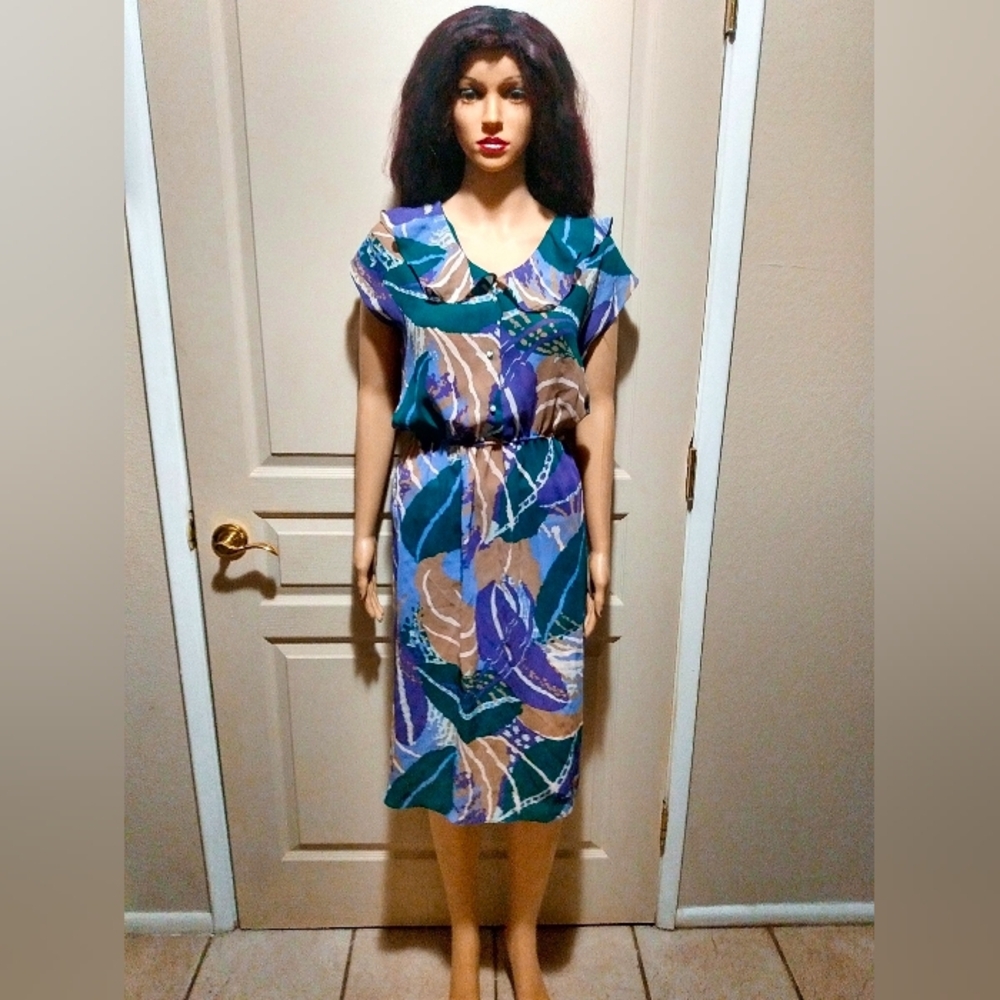 Vintage 80's Ruffle Collar Dress.